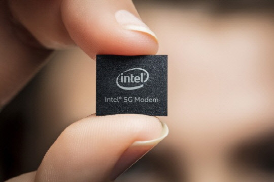인텔은 지난해  5G NR 멀티모드 상용 모뎀 제품군인 XMM 8000시리즈를 발표했다.